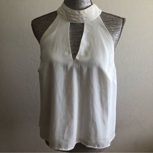 Lulús nice and beautiful design with lining inside and ribbon on back size L